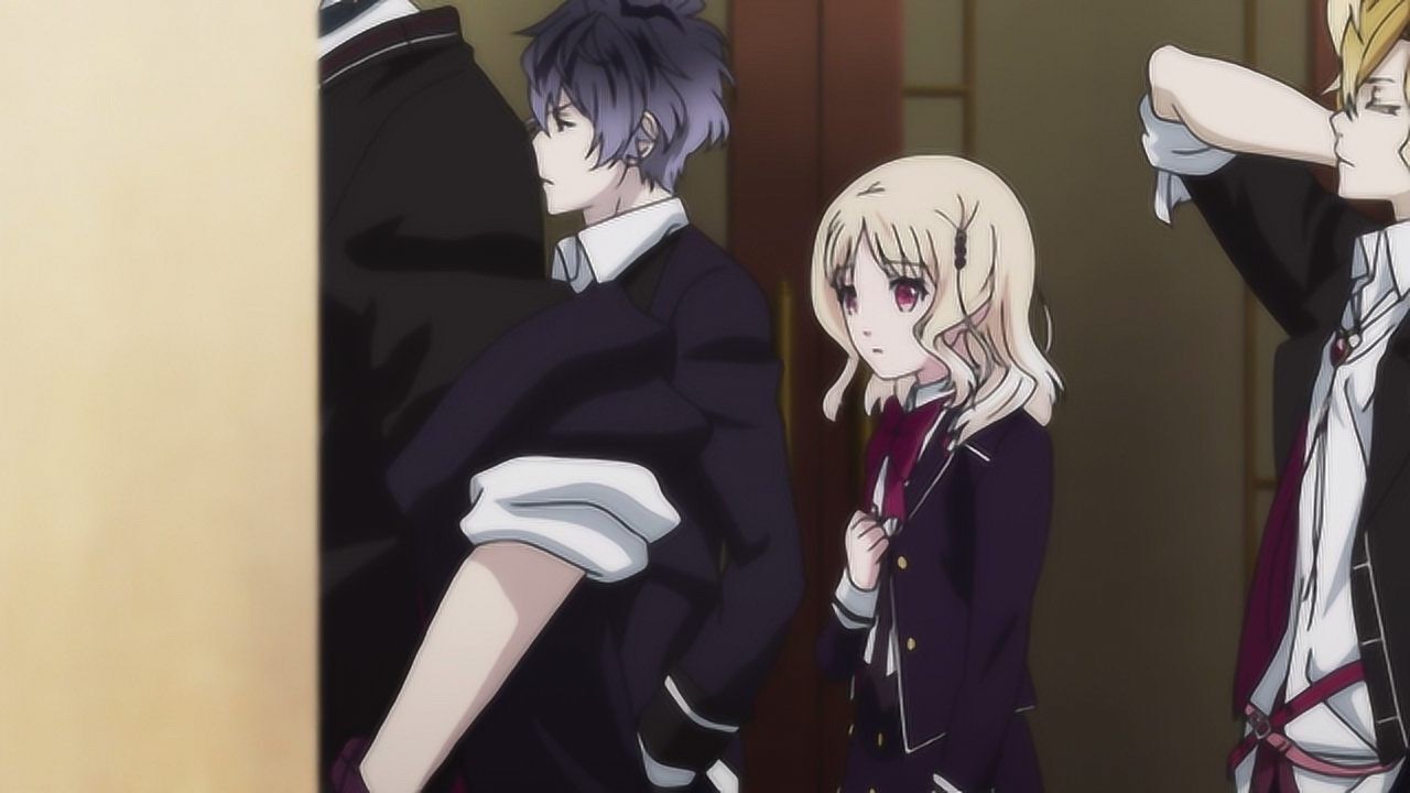 魔鬼恋人小森唯与病娇梓一起上学倍感压力四保镖气势碾压众人