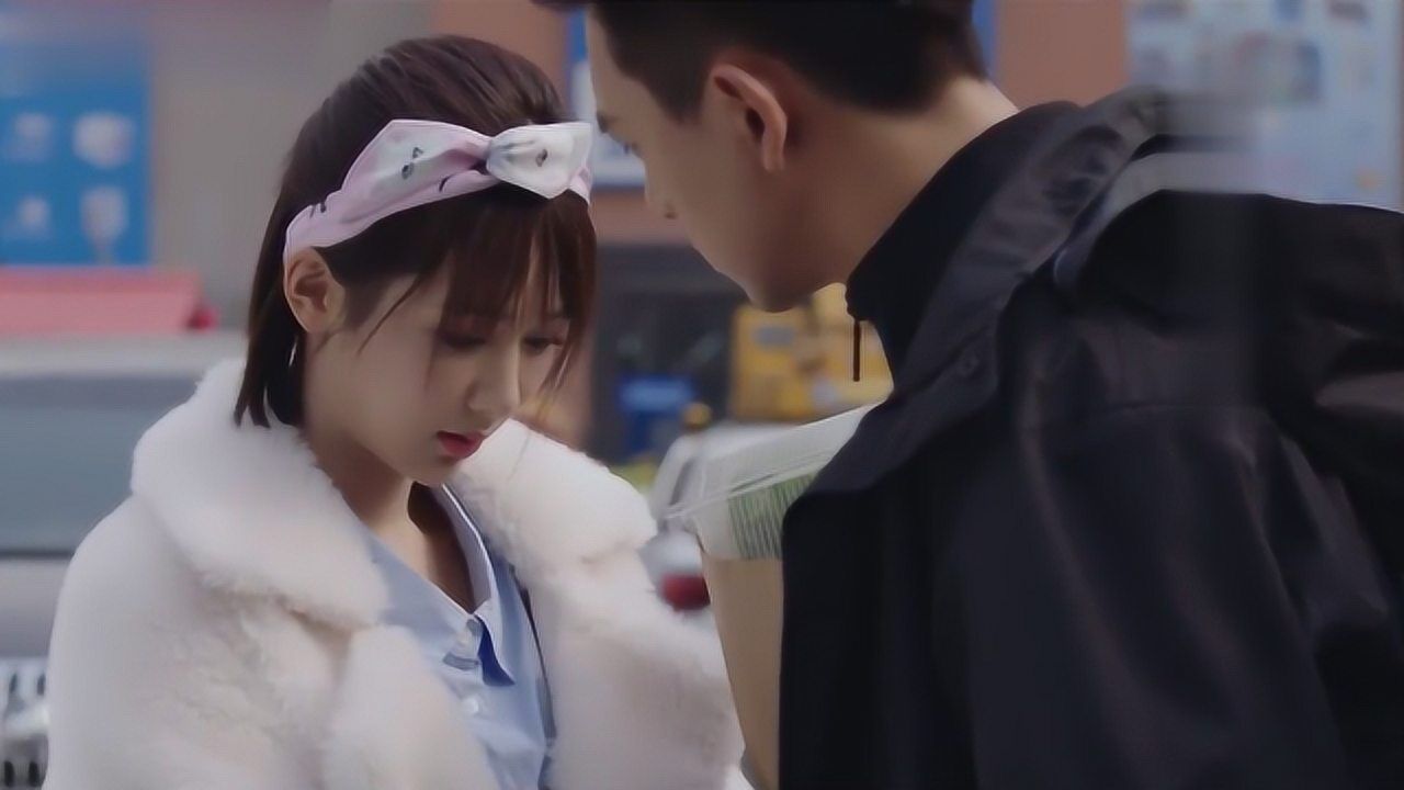 蜜汁炖鱿鱼佟年手伸进韩商言裤子口袋韩商言竟害羞得直咽口水