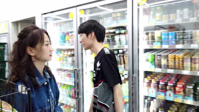 Gini的王者世冠vlog:KoKo和Gini姐姐零食之路