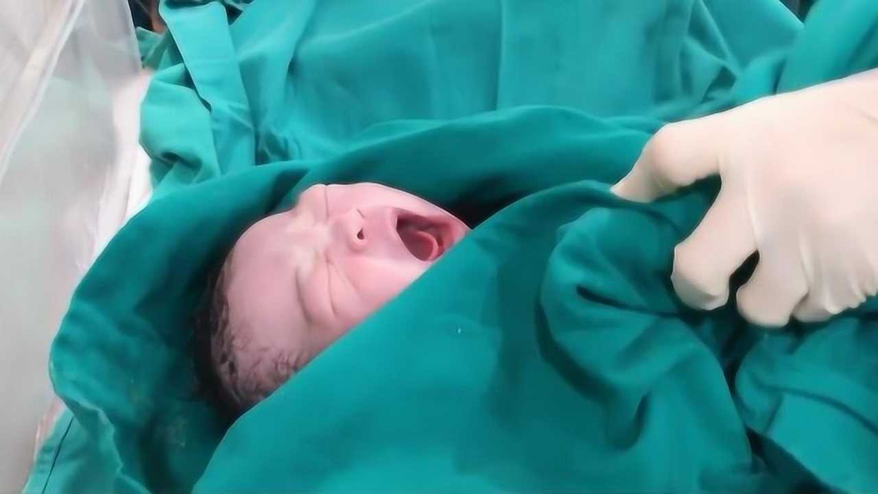 宝宝一出生就有这表现,恭喜你,生了个非常健康的宝宝