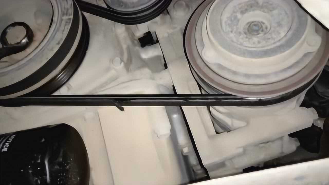 纳智捷u6行驶中加松油门异响原因之一附发电机皮带快速更换方法