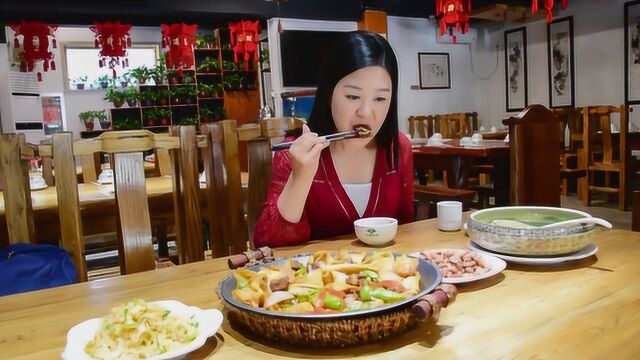 在敦煌吃这里最接地气的美食:胡羊焖饼,78元满满的几大盘