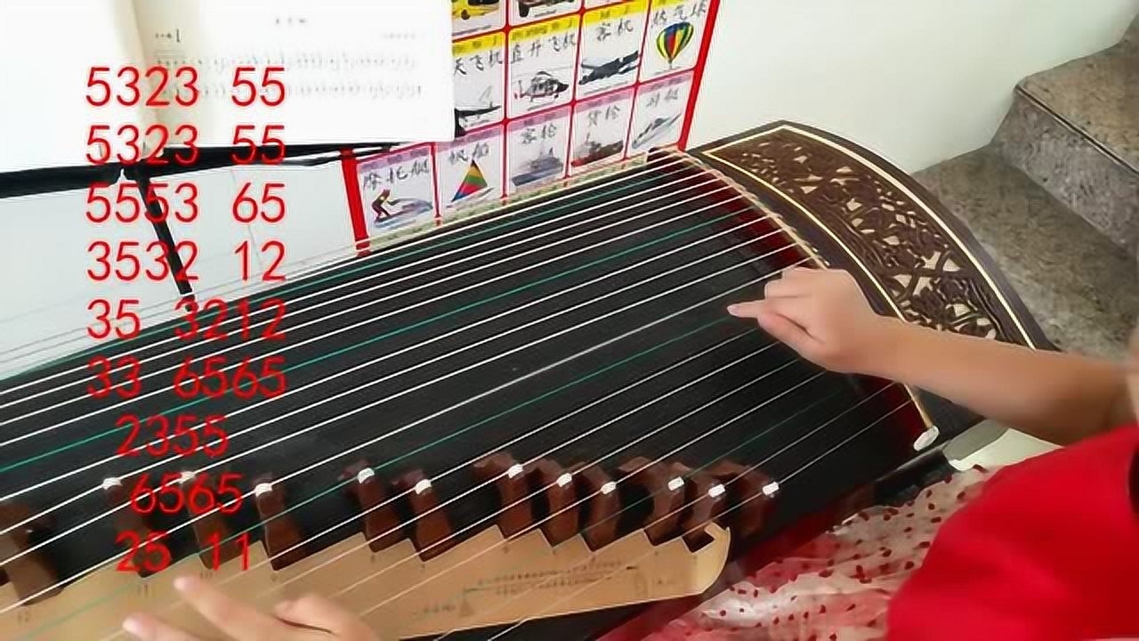 5岁小女孩徒手古筝弹奏《丢手绢》,超棒!