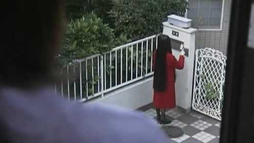 如果你看见这个红衣女子在不停按门铃，千万别制止她，一部恐怖片