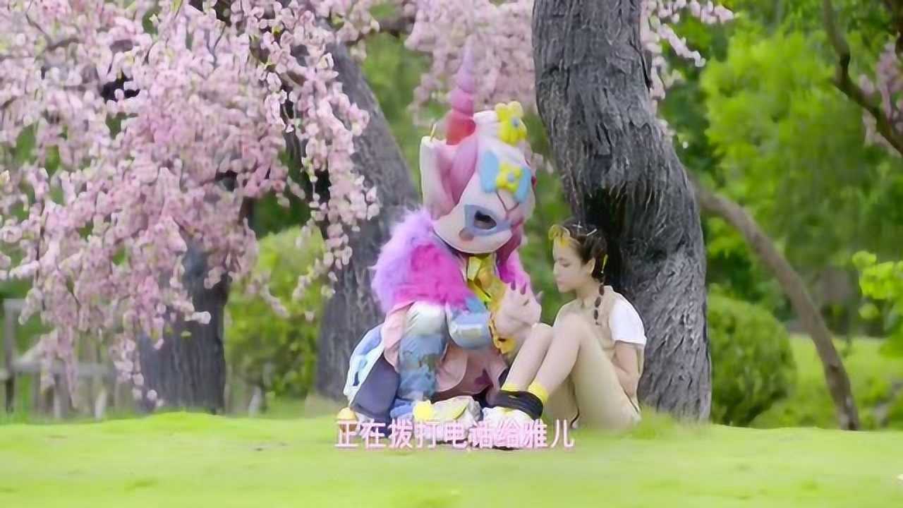 舞法天女:捣蛋玩偶不知道怎么使用手机,亚曼还在那边教它_高清1080p