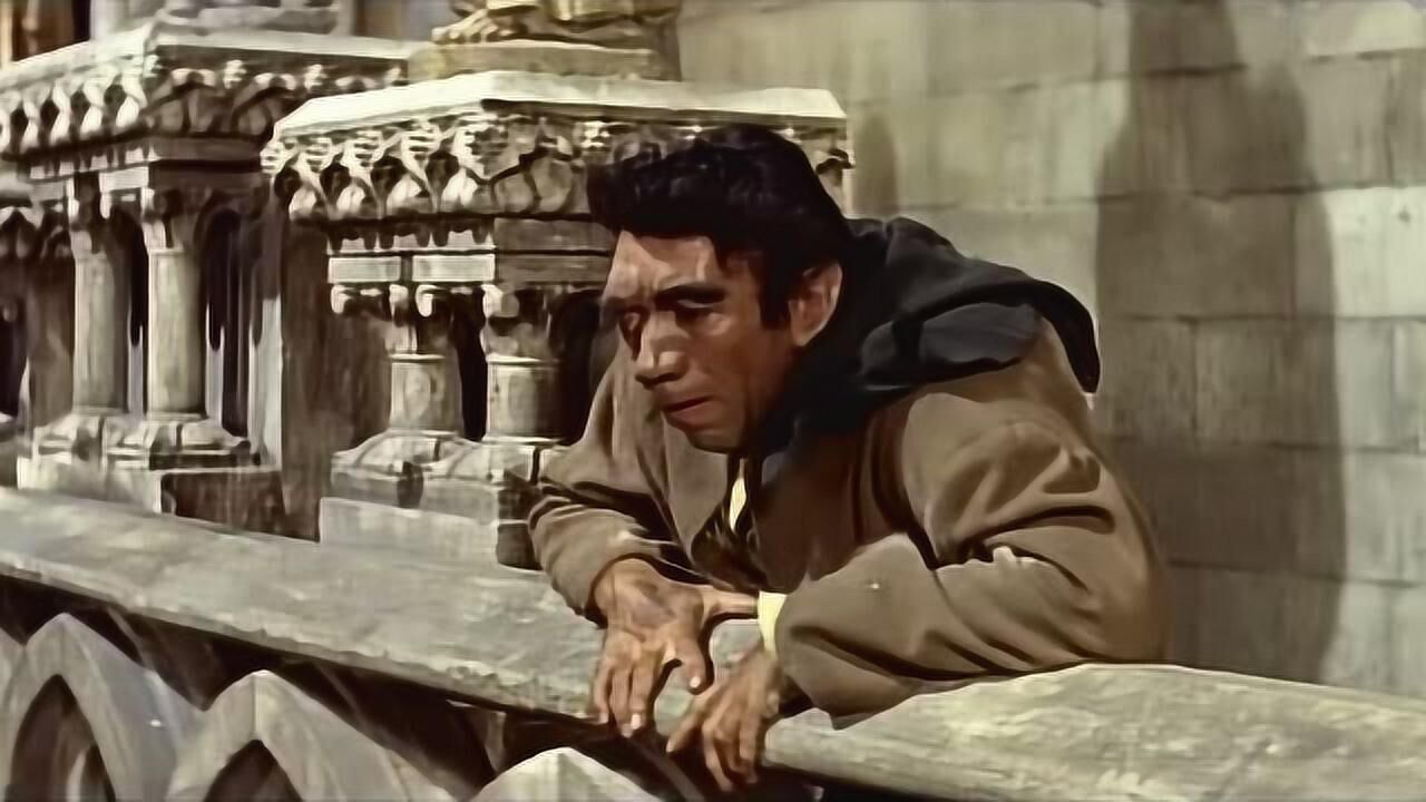 卡西莫多见爱斯梅拉达已经死去痛心得大声哭泣懊悔不已