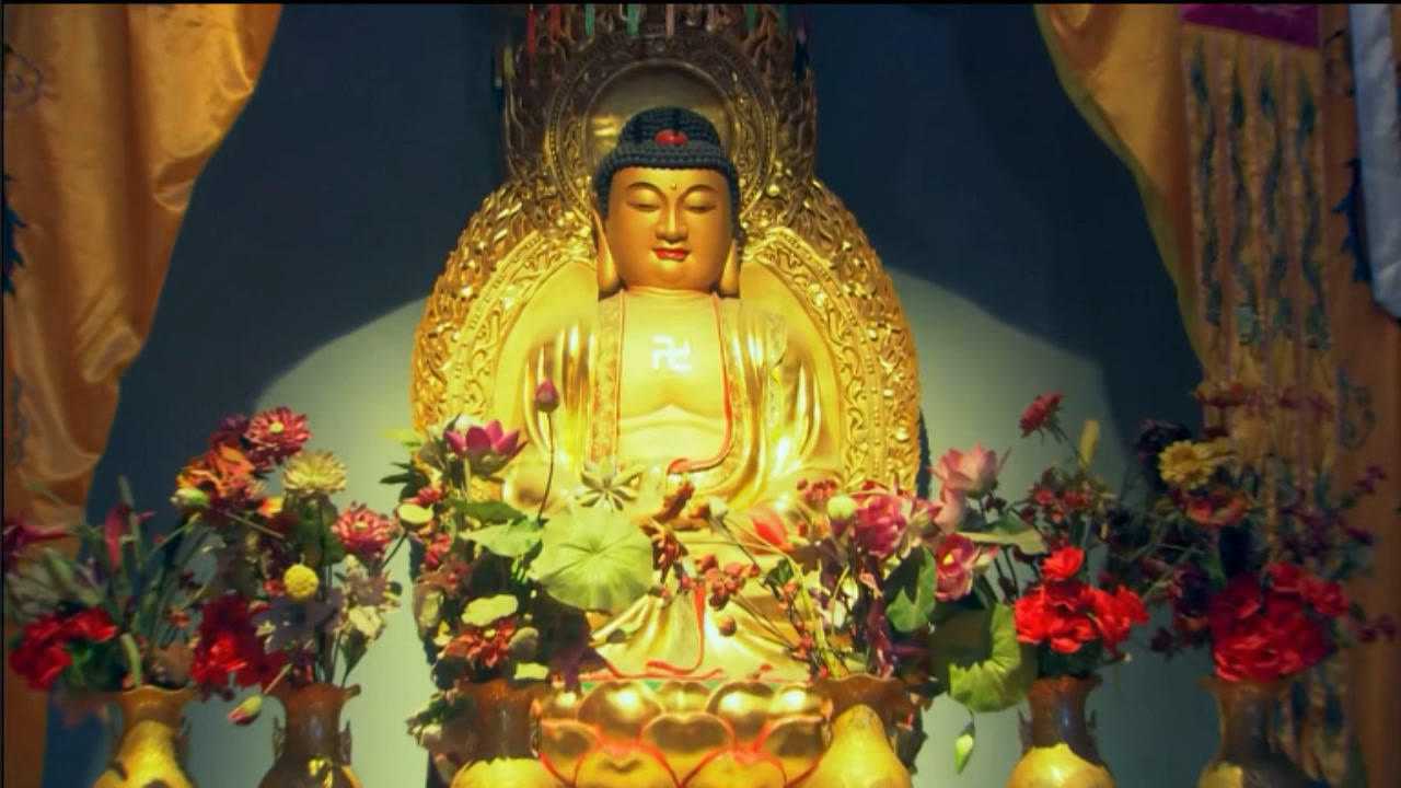 狐妖潜入寺庙偷法器佛祖金身突然显灵狐妖当场被震飞几十米