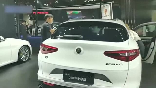 实拍阿尔法ⷧ𝗥짮‹Stelvio,这颜值真是没得话说,气派