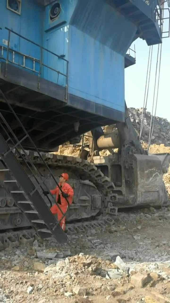 太原重工生产的电铲wk55特种挖掘机非常霸气