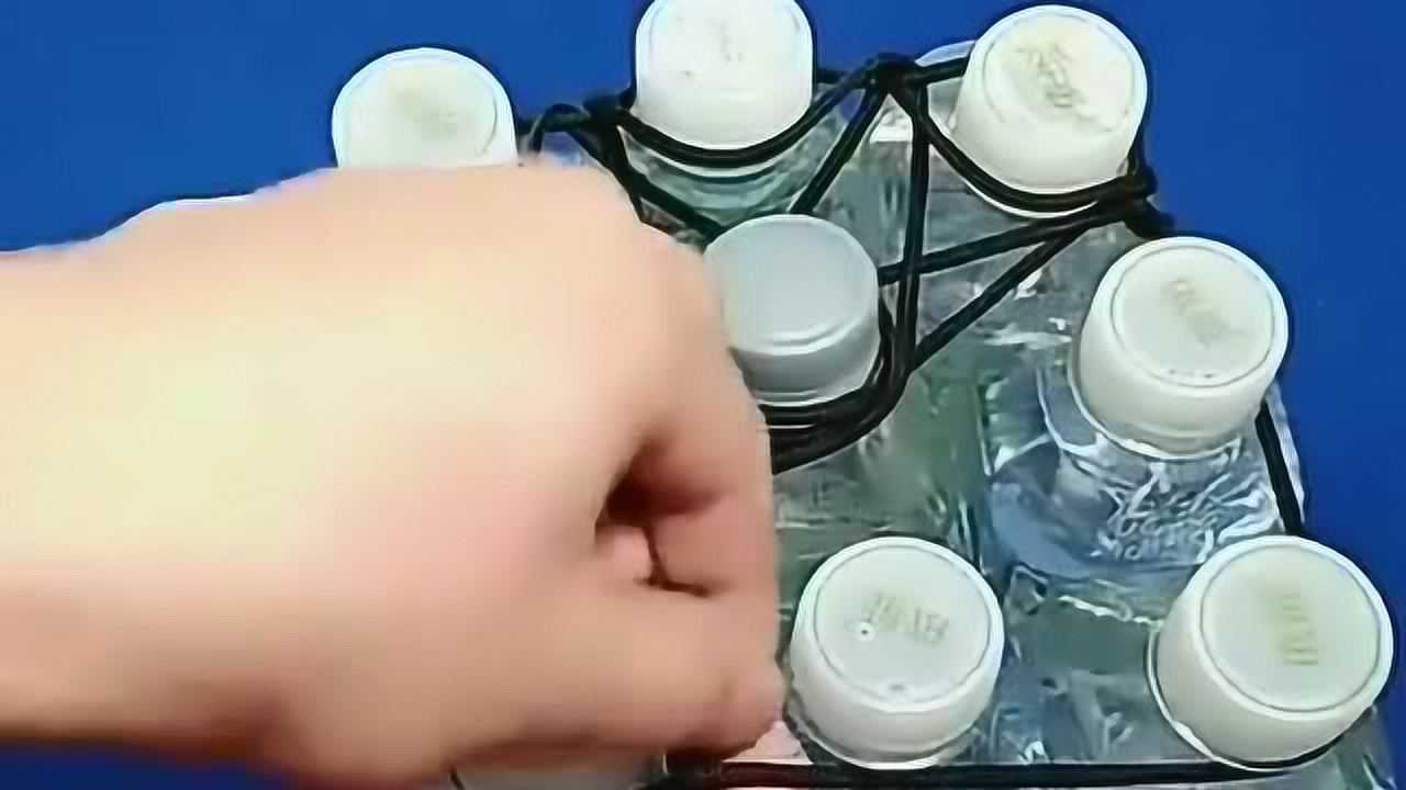 十几年前捆啤酒瓶的方法一根绳子拴着一捆啤酒比塑料包装还结实