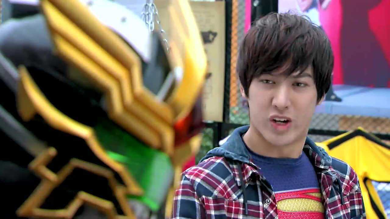 铠甲勇士铠传:蜂将阿罗伊,是捕将部队中资格最老的铠甲!