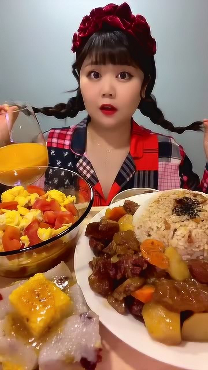 胖妹吃一大桌橙色系美食,这声音太好听了,是恋爱的感觉