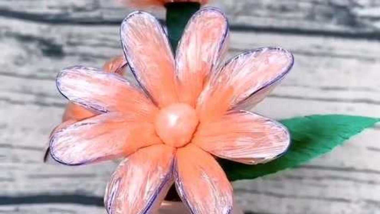 废品利用垃圾袋做花,太有创意了,超级好看