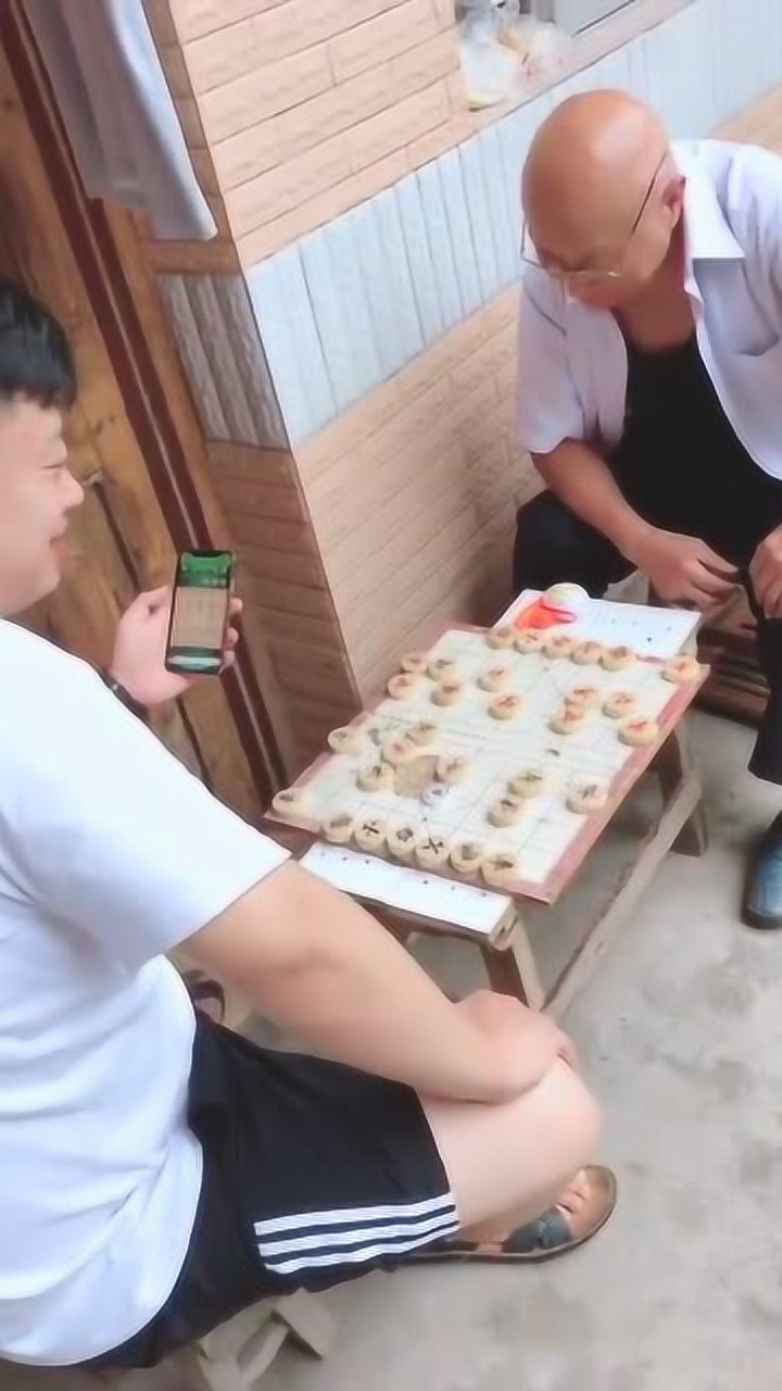 对于下象棋,电脑和大爷的对决,太逗了!