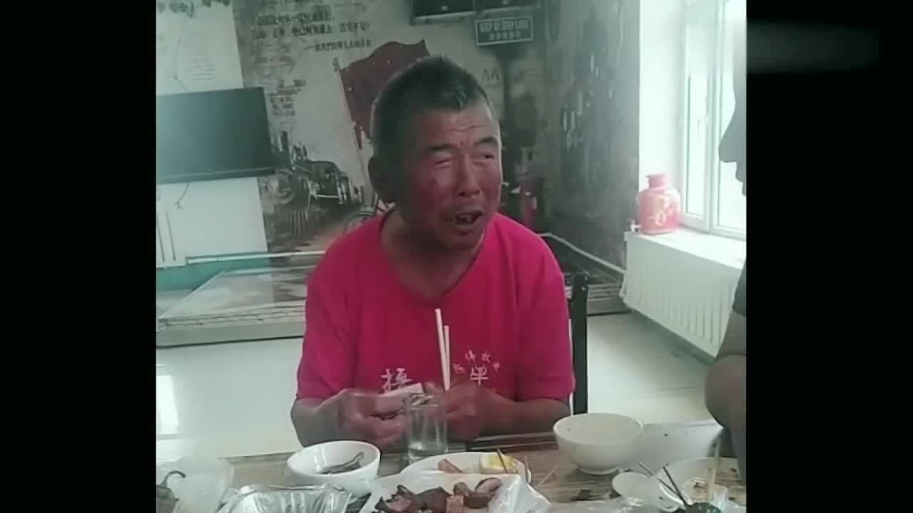 四平青年二哥又跟我嘚瑟今天挣的钱数了半天才数清挣了多少