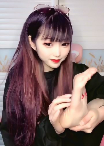 广西表妹 挠脚心差点把自己笑抽了