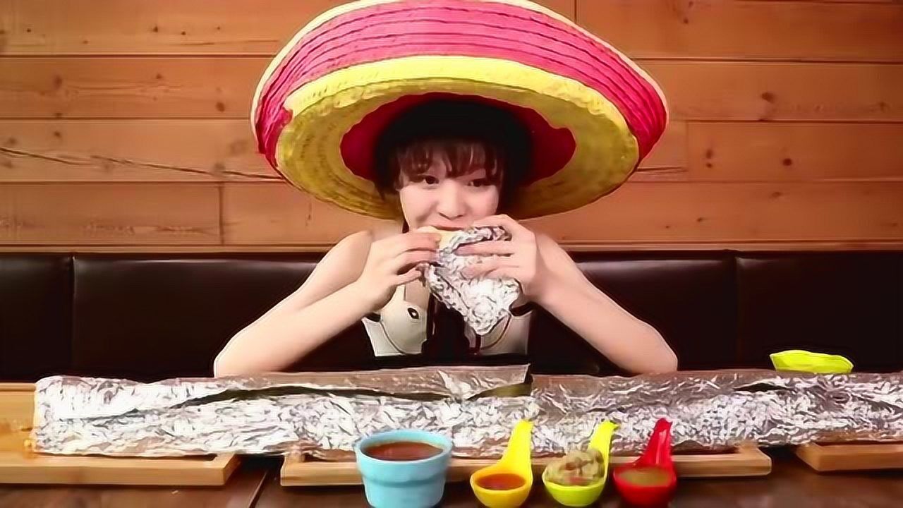 大胃王mini挑战超大墨西哥卷饼,吃的美滋滋太馋人了