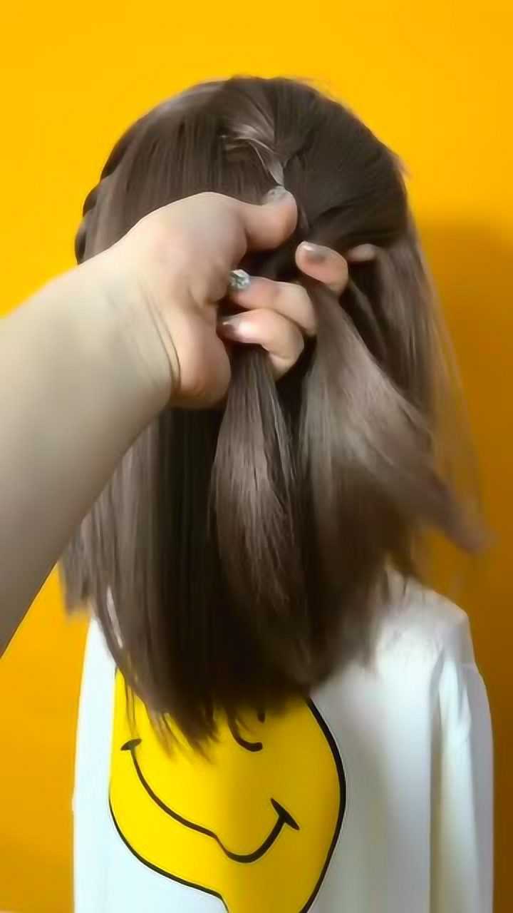 女孩简单绑头发的发型图片
