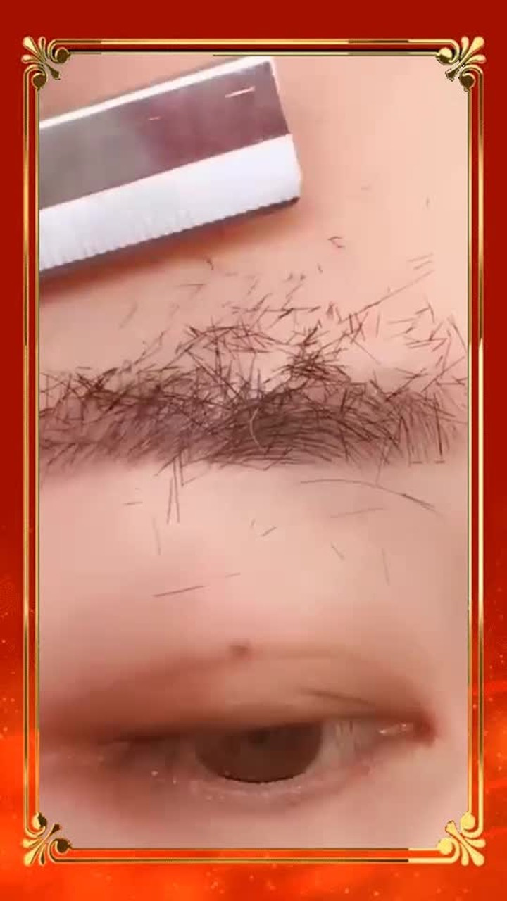原来画眉毛要这样先把自己的眉毛剃光啊