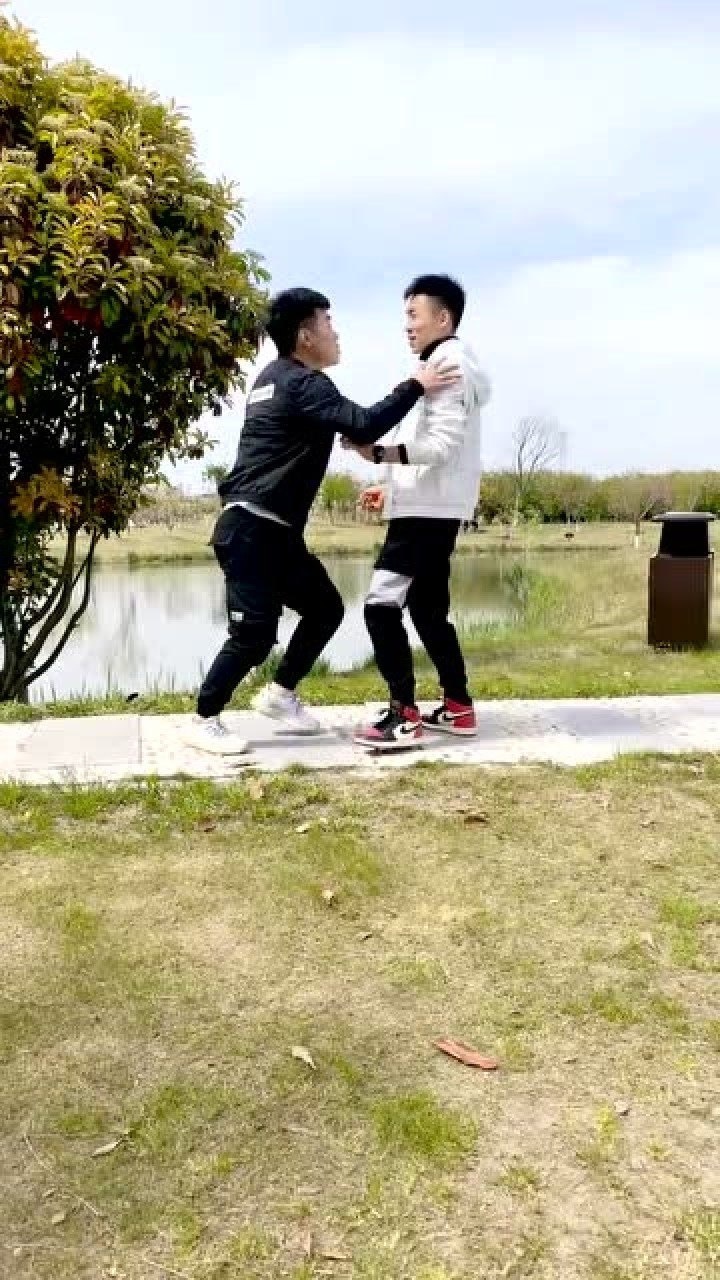 当男生打架旁边有女生跟没女生差别竟如此之大