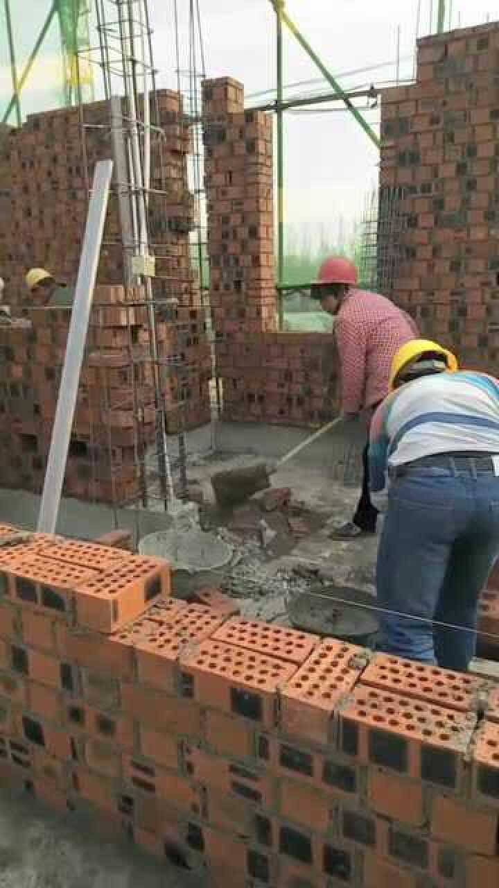 实拍工地农民工师傅三一法砌砖靠这手艺收入颇丰