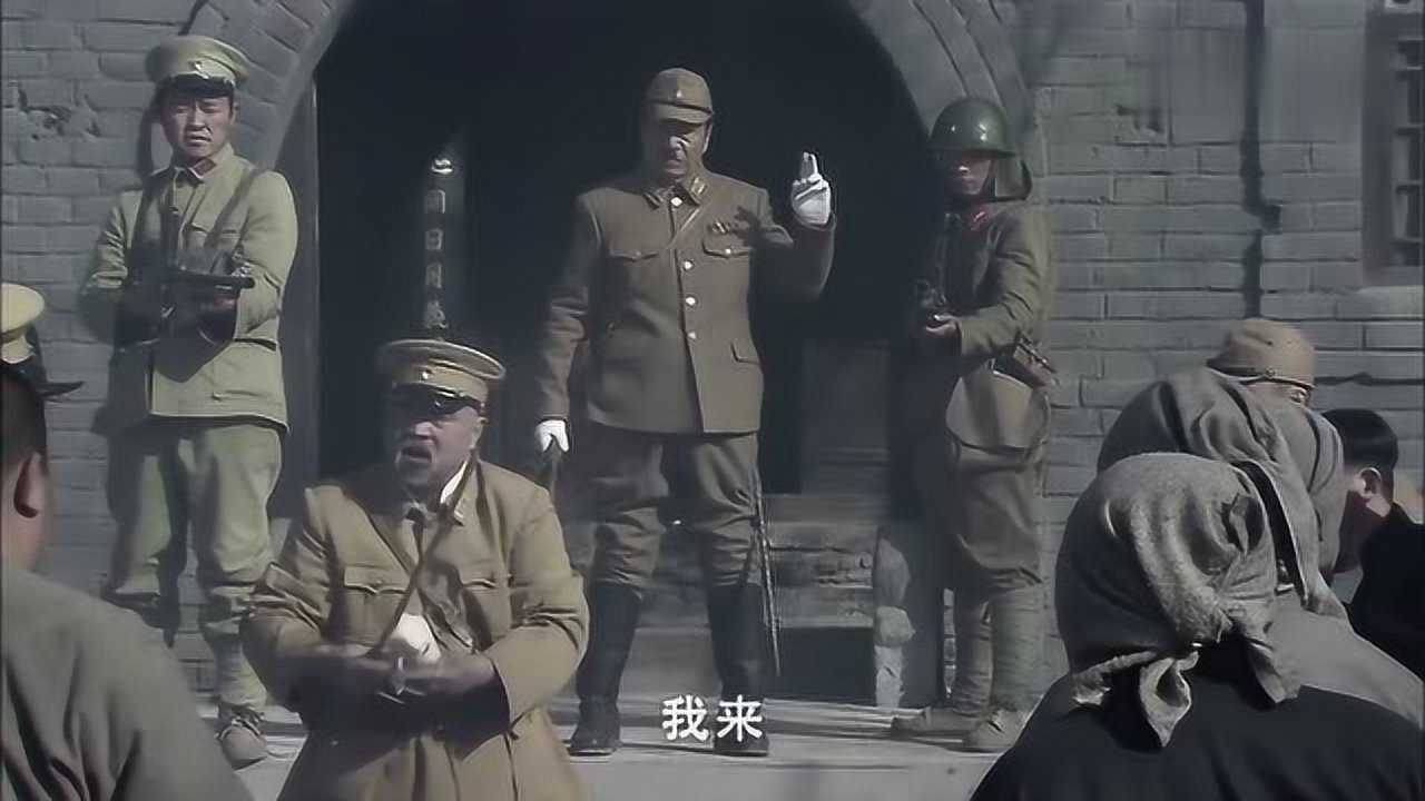 地道战山田准备再次让手下射杀村民汉奸汤司令急忙让人抓走青壮劳力