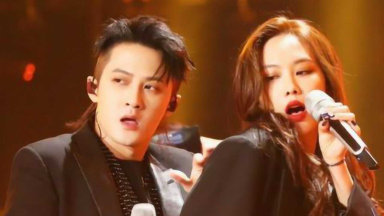 檀健次王霏霏唱跳演绎处处吻贴身热舞燃爆了太嗨了