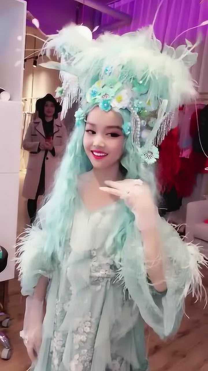 童模宋小睿参加模特走秀选对礼服看起来就像公主颜值太高了