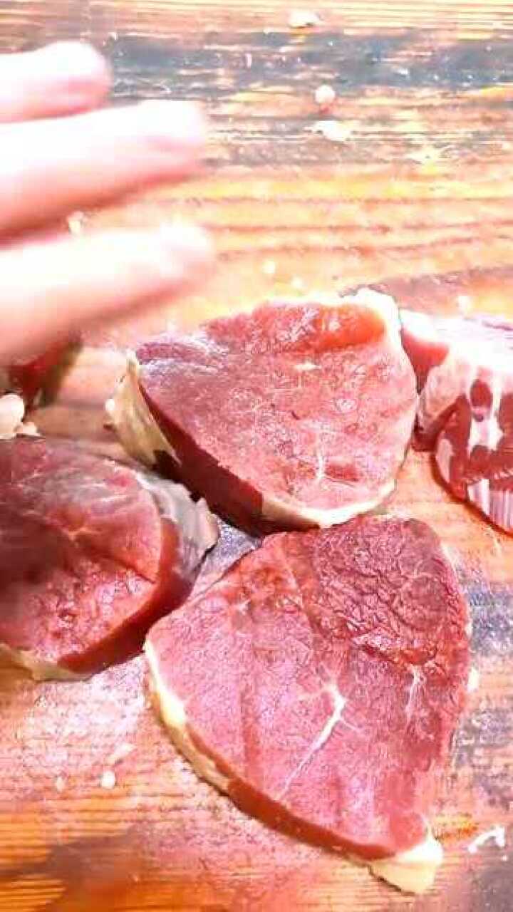 放在砧板上的肉它自己还在跳动呢是不是觉得有点神奇呀