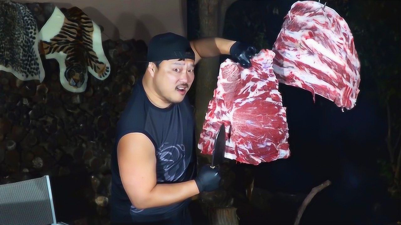 丛林野食壮汉韩国吃播手把手教你如何碳烤一整扇韩牛肋骨