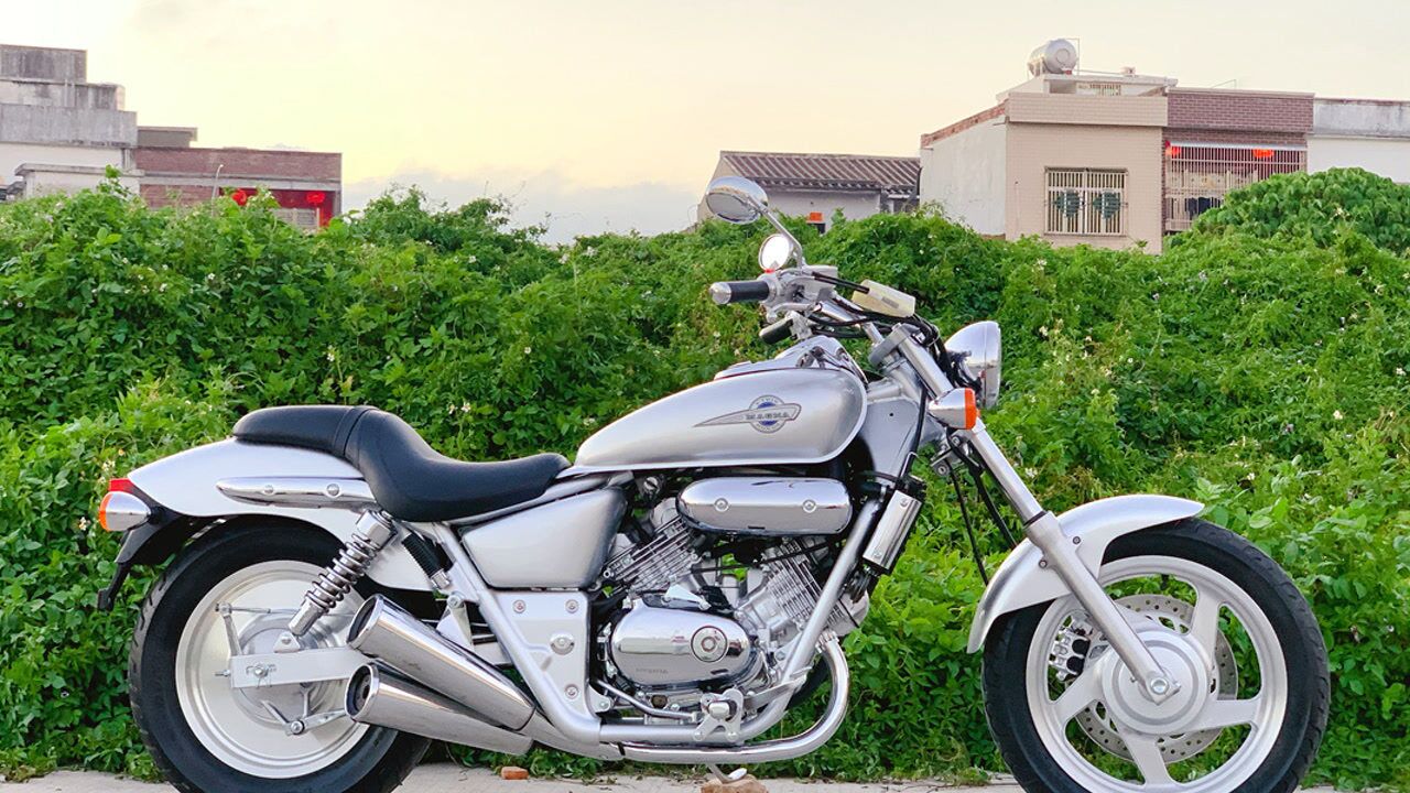 骏联车行1995年本田马格纳250