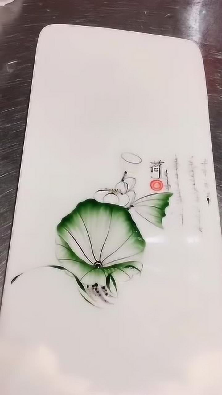 这竟然是用果酱画的,跟真的荷叶简直一模一样,这是高手