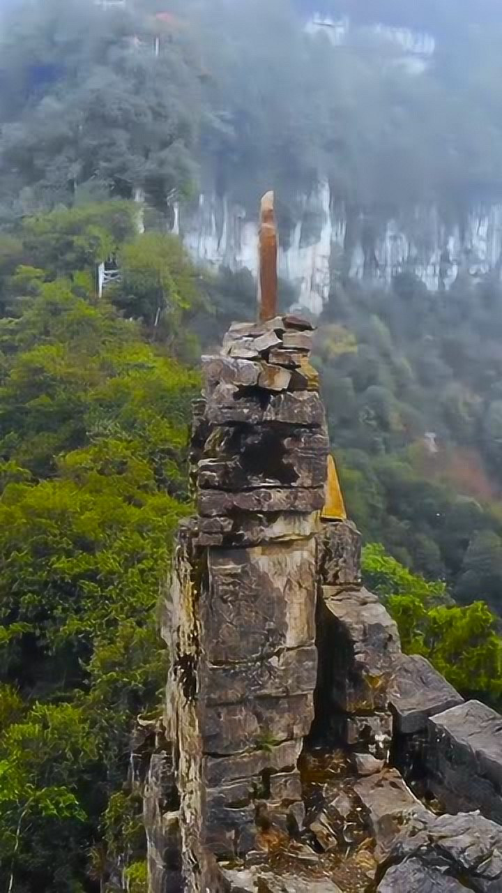 贵州一座神奇的石山上有尖尖的石头,犹如"仙人指路",格外神奇_腾讯