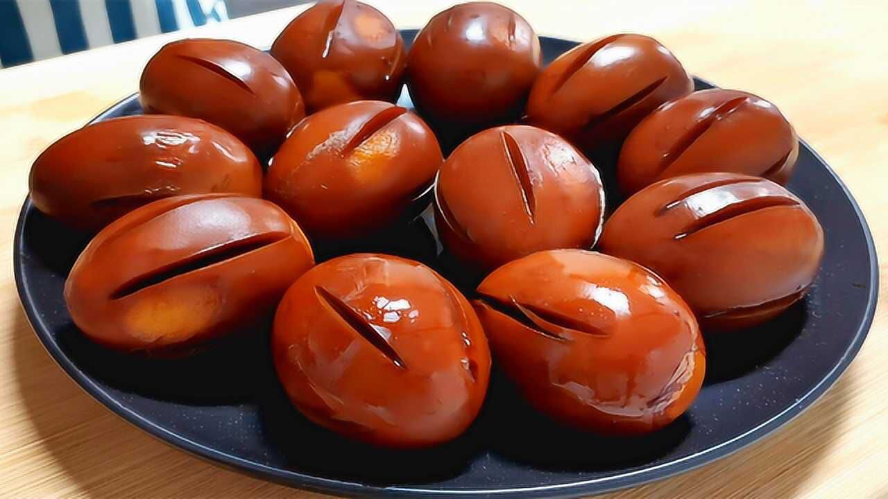 农村媳妇教你卤鸡蛋,不用一滴油,做法超简单,比早餐店卖的还好吃