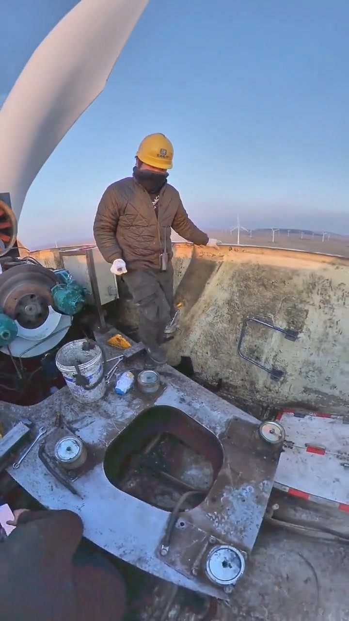 风力发电机的修理过程