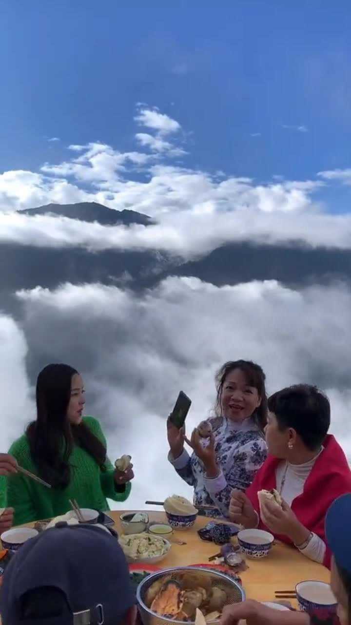 忘忧云庭位于四川省阿坝州小金县麻足寨这是用手机拍出来的实景