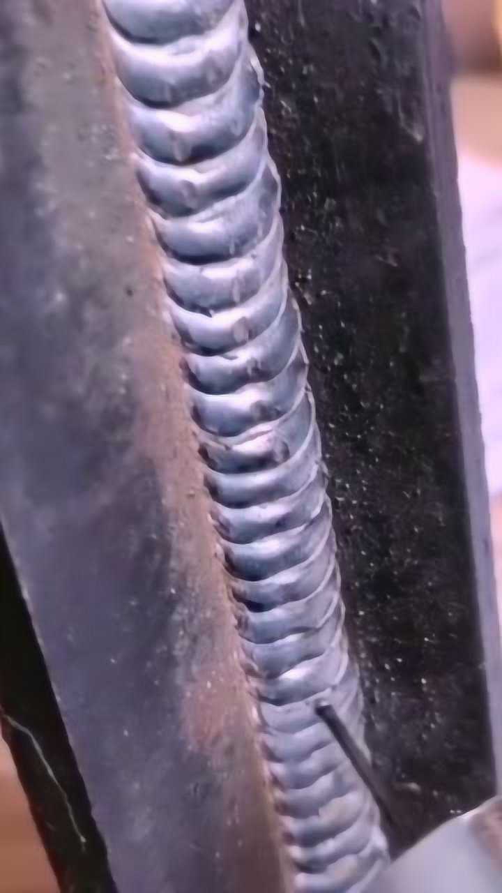 电焊工教学气保焊薄板厚板立焊的手法网友这也叫薄板