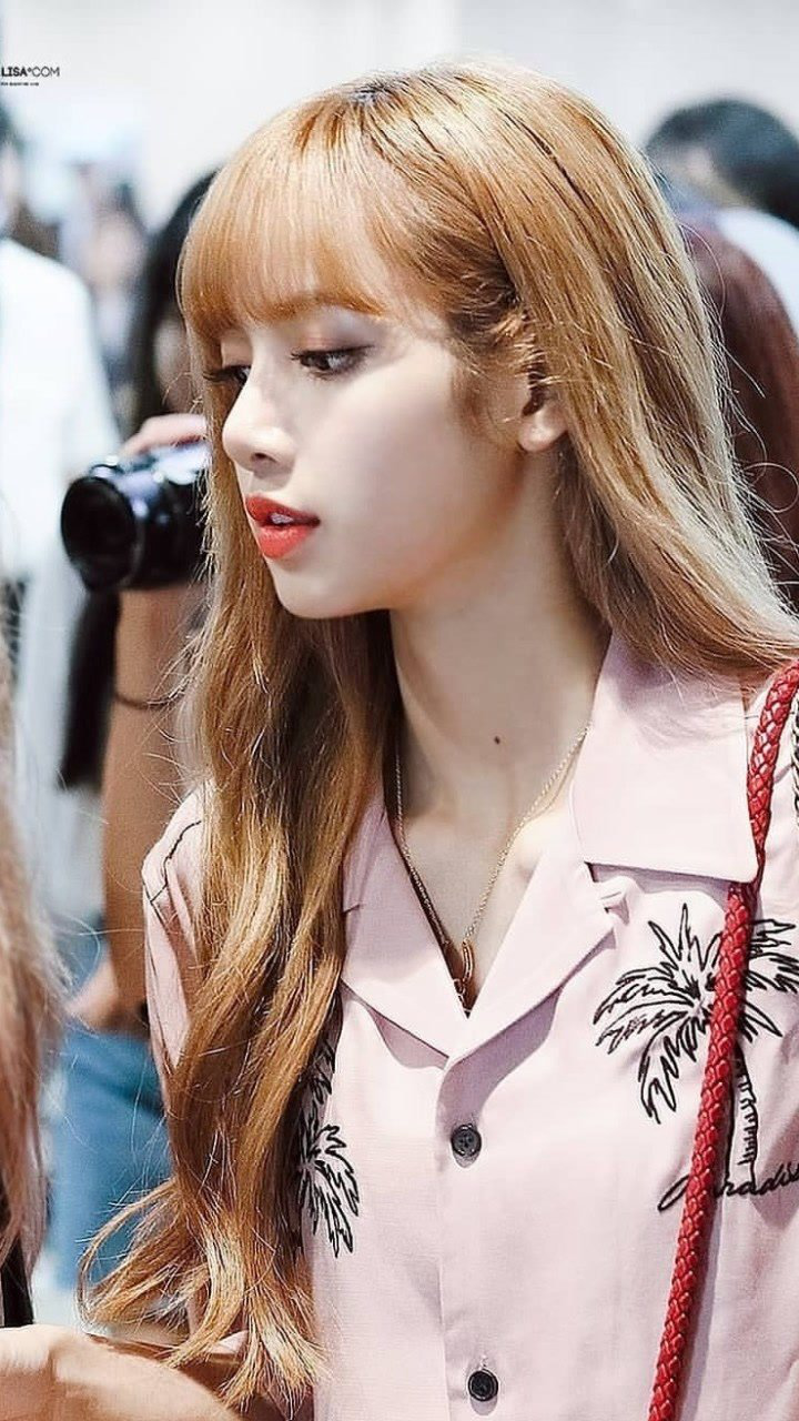 人间芭比lisa,经典舞姿,来感受一下被大长腿支配的恐惧!