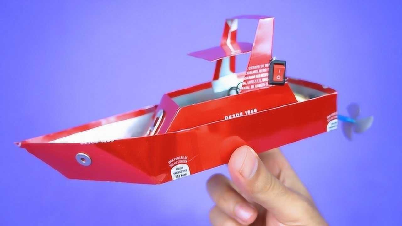 疫情期间,老外用易拉罐自制快艇,网友:放海里可以吗?