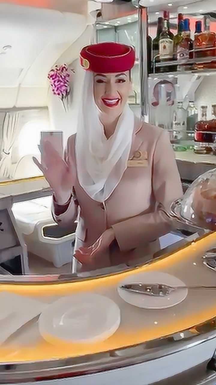阿联酋航空空姐一个个形象气质绝佳制服也好看
