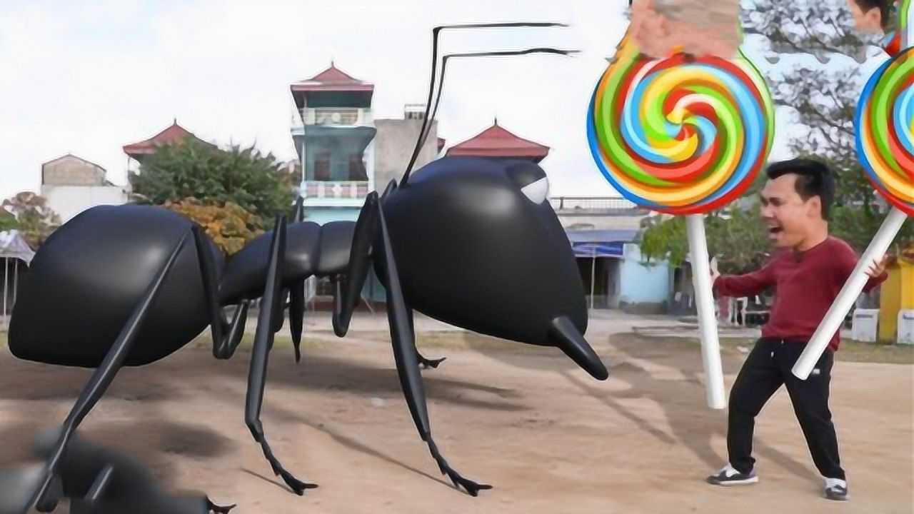 男孩捉弄他人后遭遇巨型蚂蚁追逐