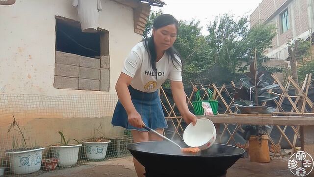 被称为营养宝库的酸果,农村妹子摘点回家做个酸辣汤,味道不错哦