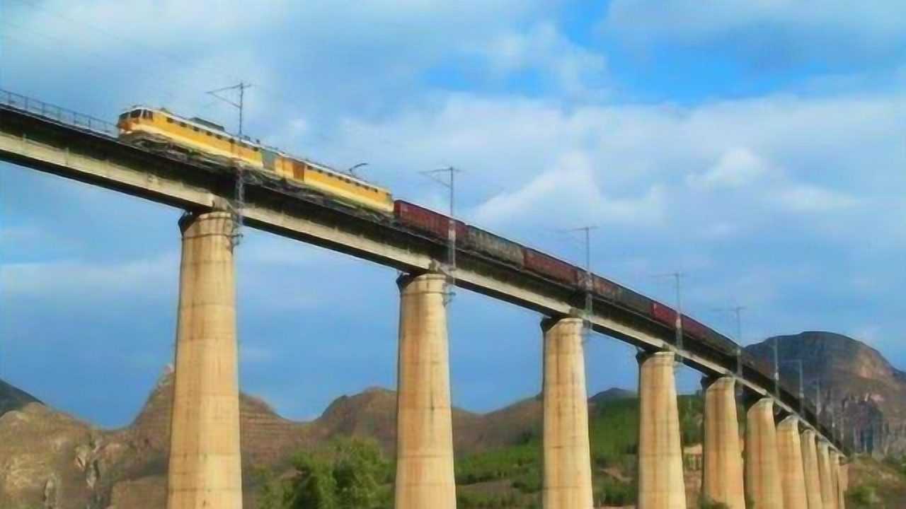 云南龙骨甸大桥,所有火车经过都需鸣笛30秒,桥下埋着一位老兵!