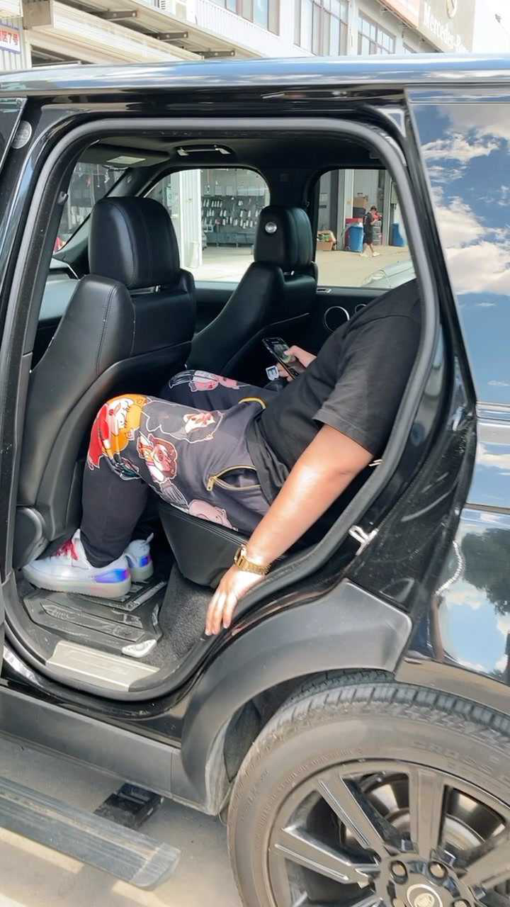 看看路虎揽胜后排空间