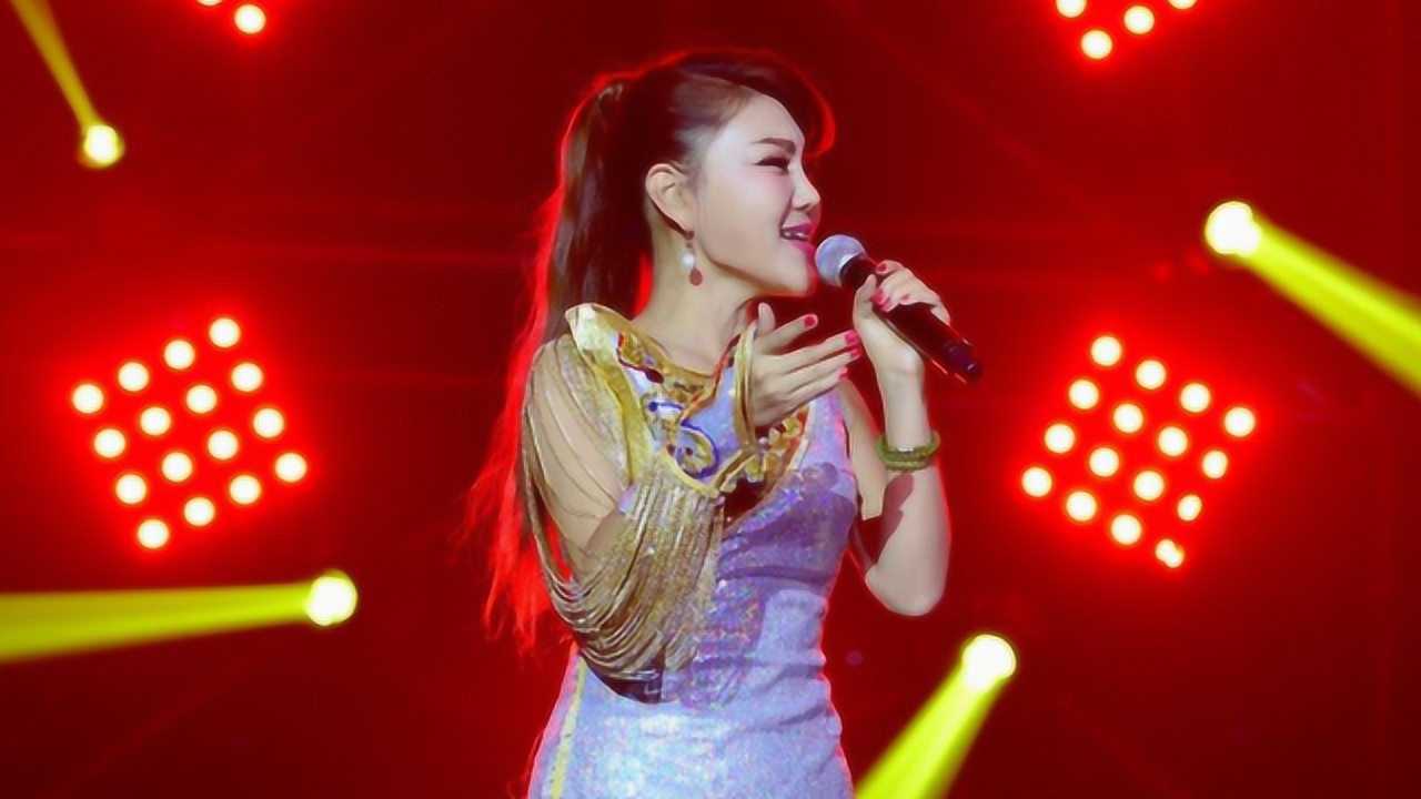 蒙古之花乌兰图雅激情演唱热情的沙漠像只热情奔放的小野马