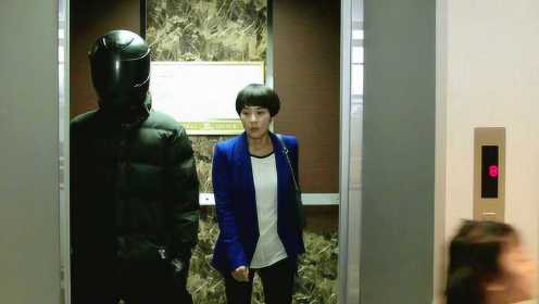 韩国惊悚悬疑电影《捉迷藏》，电梯上遭遇神秘头盔人，一家人的噩梦开始了！