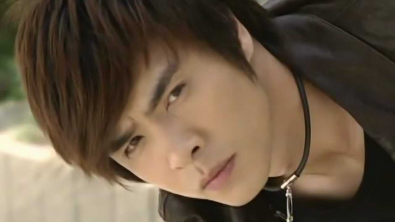 铠甲勇士西钊和坤中在打异能兽北淼却在回忆往事