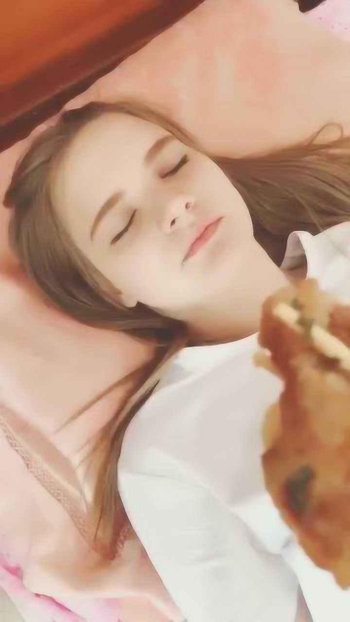 睡着了的小姐姐,接下来的一幕,真的是笑死人不偿命啊!