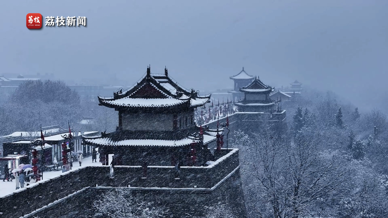 雪落长安西安古城大雪纷飞穿越感十足