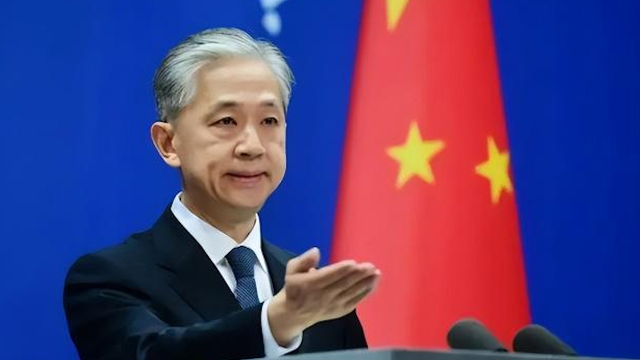 外交部三连反问美政客:是否中国出口衬衫袜子才不威胁美国?